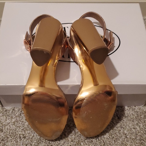 Steve Madden Rose Gold Heel - Picture 4 of 5